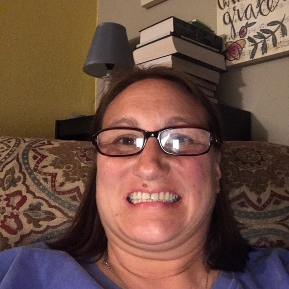 Meet your Posher, Amanda - Picture 1 of 2